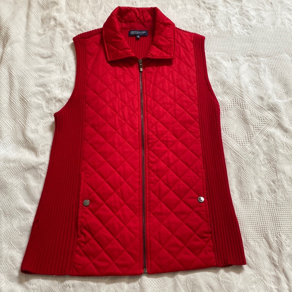 Jones New York Signature Woman size 0X red zip up collared quilted/rib knit vest